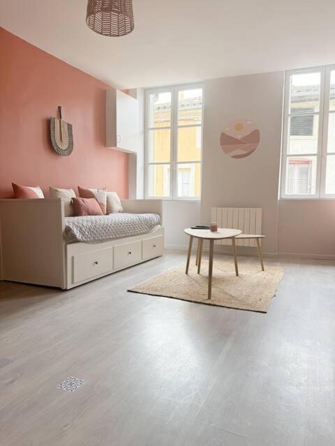 Food And Chill - Deux Appartements Hypercentre - 1 Theme Cinema - By Primo C0Nciergerie Tournus Luaran gambar