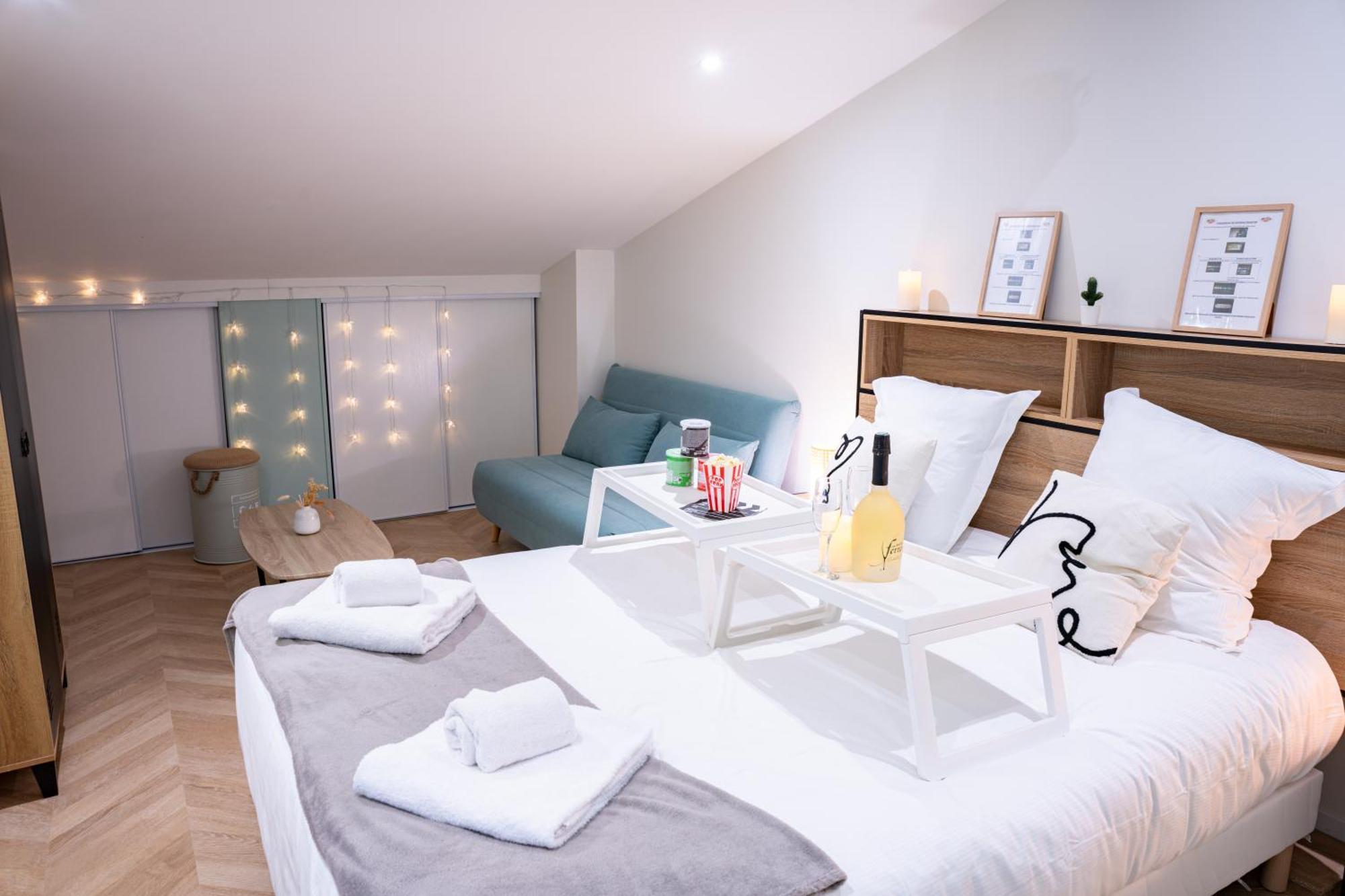 Food And Chill - Deux Appartements Hypercentre - 1 Theme Cinema - By Primo C0Nciergerie Tournus Luaran gambar