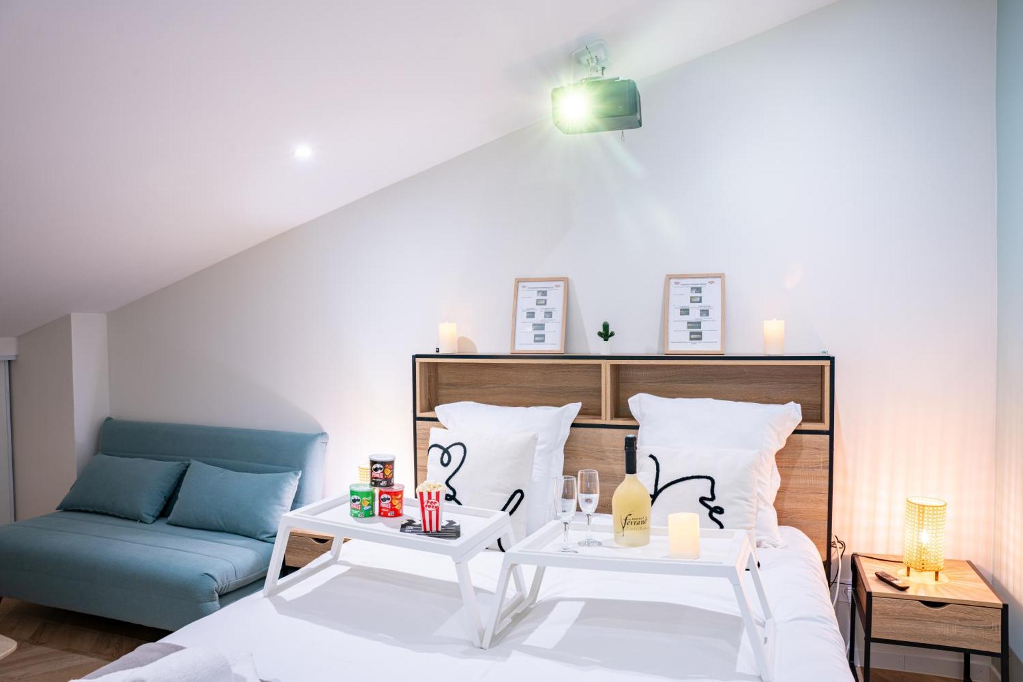 Food And Chill - Deux Appartements Hypercentre - 1 Theme Cinema - By Primo C0Nciergerie Tournus Luaran gambar